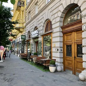 real-deluxe-next-to-danube.inbudapesthotels.com/